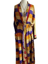 Load image into Gallery viewer, Vintage Silk Robe