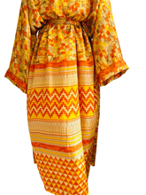 Load image into Gallery viewer, Vintage Silk Robe