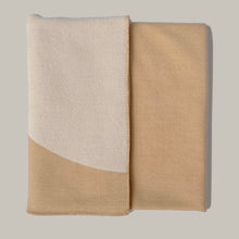 Load image into Gallery viewer, Crema Wool Throw