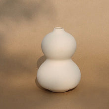 Load image into Gallery viewer, Blanca Vase