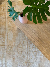Load image into Gallery viewer, Vintage Faded Natural + Cream Boujaad
