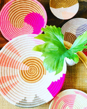 Load image into Gallery viewer, Coral + Fuchsia Abstract Plateau Bowl