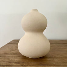 Load image into Gallery viewer, Blanca Vase