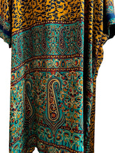Load image into Gallery viewer, Vintage Silk Robe