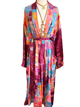 Load image into Gallery viewer, Vintage Silk Robe