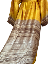 Load image into Gallery viewer, Vintage Silk Robe