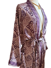 Load image into Gallery viewer, Vintage Silk Robe