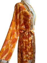 Load image into Gallery viewer, Vintage Silk Robe