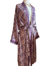 Load image into Gallery viewer, Vintage Silk Robe