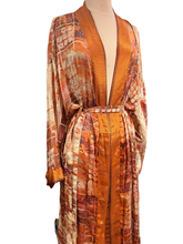 Load image into Gallery viewer, Vintage Silk Robe