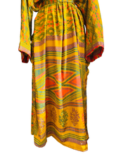 Load image into Gallery viewer, Vintage Silk Robe