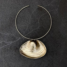 Load image into Gallery viewer, Coquille Brass Collar