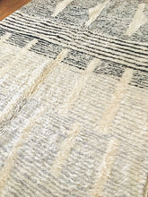 Load image into Gallery viewer, Ombré BeniOurain Moroccan Rug 5’x8’