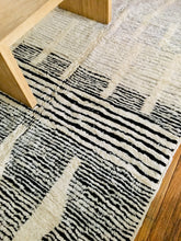 Load image into Gallery viewer, Ombré BeniOurain Moroccan Rug 5’x8’