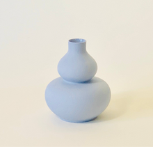 Load image into Gallery viewer, Urn Bud Lavender Vase
